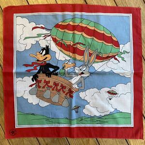 送料無料 Vintage バンダナ Looney Tunes ルーニーテューンズ ダフィーダック バックスバニー アメリカ仕入れ ハンカチ ヴィンテージ A0826