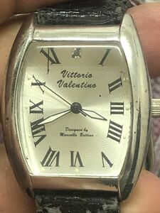 Vittorio Valentino ヴィットリオ・バレンティーノ クオーツ時計、革ベルト、動作未確認。