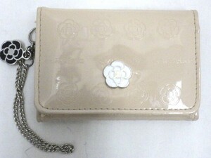 ★USED 美品★CLATHAS クレイサス★三つ折財布★ベージュ エナメル★レディース★コンパクトサイズ★