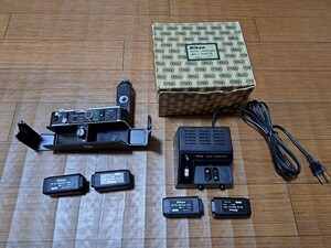 断捨離 ニコン Nikon フォトミック F2 A AS モータードライブ MB-1 MD-2 MH-1 チャージャー 元箱付き MN-1 4個 防湿庫保管品 美品 綺麗です