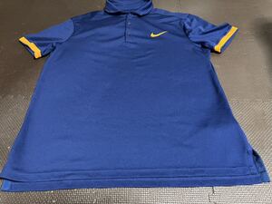 新品NIKE DRI-FIT濃紺、ロゴ、袖口オレンジ半袖ストレッチトップス　サイズＭ