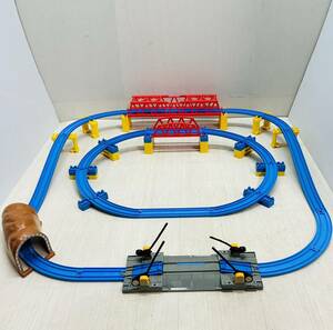 ◯プラレール　内回り外回りレイアウト 踏切　鉄橋　トンネル　レール　セット TOMY◯