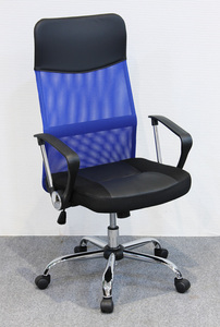 デスクチェア メッシュ張り 肘掛け付きオフィスチェアー ブルー色（青色） 回転事務椅子 JC-200