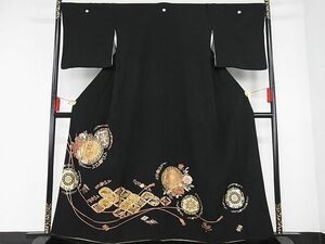 平和屋-こころ店■豪華黒留袖　駒刺繍　絵皿花宝尽くし　金彩　正絹　逸品　AAAE0968Atn