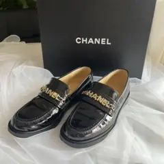 CHANEL ローファー シューズ エナメル ゴールド ロゴ チェーン