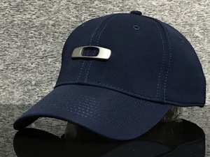 【未使用品】62D★OAKLEY オークリー キャップ 帽子 CAP 上品で高級感のあるネイビーの伸縮素材にメタル製ロゴ♪《伸縮前57㎝～60㎝位迄》
