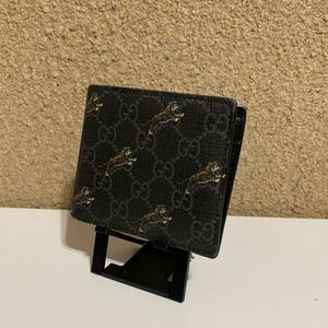 美品　 GUCCI グッチ　PVCレザー　タイガー　虎　二つ折り財布　ブラック系　575132