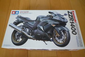 タミヤ　1/12　カワサキ　ZZR 1400 　ITEM 14111　パッケージにイタミ有り