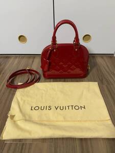 ルイヴィトン　louisvuitton アルマBB ヴェルニ