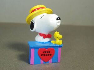 ピーナッツ スヌーピー PVCフィギュア FREE KISSES バレンタイン Snoopy Peanuts