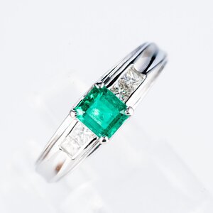 シンプルなソリテール エメラルドxダイヤモンド プラチナリング E: 0.43 ct D: 0.22ct Pt900