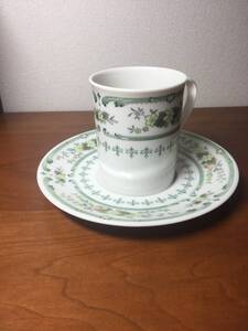 美品！ロイヤルドルトン　椀皿　エスプレッソ　プロヴァンス　蚤の市　格安！　Royal Doulton England イギリス　草花模様