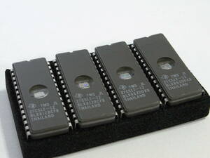 ★ Texas. EPROM . TMS27C512. ８個セット 未使用品（消去確認済み) A-517★