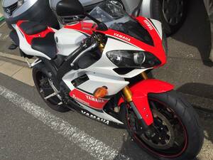 YAMAHA YZF-R1 (5VY)用純正スクリーン（中古品・小傷あり）