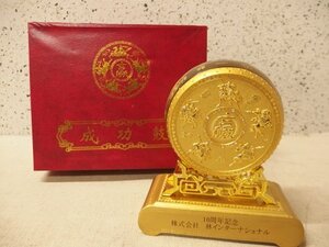 0740169w【成功鼓 金属パーツ ガラス製】中古品/台付/ケース入/記念品/置物/オブジェ/鼓最大φ×cm程/台7.9×5.7×H7cm程度