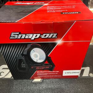 Snap-on 18Vコードレスワークライト MODEL CTFLU9050　スナップオン　２７００ルーメン　爆光　作業等　整備　出張