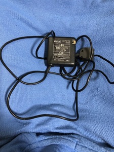 DOCOMO　ドコモ 　純正　ガラ携帯 ACアダプタ　D002　 充電器 