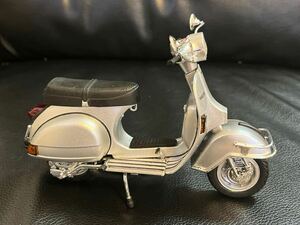 1/12スケール VESPA P200E PIAGGIO ベスパ ダイキャストバイク ミニカー オートバイ 完成品 NEWRAY