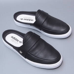 美品!! US 8 / 26cｍ 20年製 adidas YAQUINA 黒 レザー 天然皮革 サンダル MULE ミュール clog