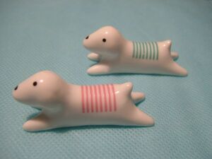 犬の箸置き2個　2.2×7×高さ2.7cm　オブジェにも◎いぬ　イヌ　DOG