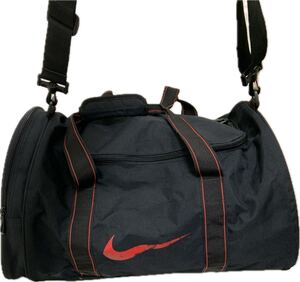 NIKE(ナイキ) ボストンバッグ　ブラック×レッド　49cm×29cm×27.5cm　(ジム スポーツ トレーニング 部活