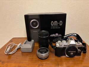 美品 OLYMPUS オリンパス ミラーレス一眼レフカメラ OM-D E-M10 Mark Ⅲ ブラック シルバー