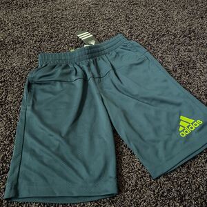 アディダス　kids トレーニング　ショートパンツ　140