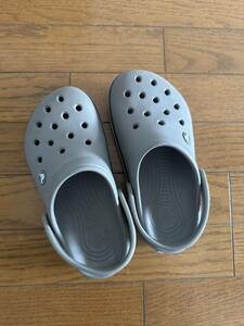 crocs クロックス サンダル 子供　キッズ　j3 21センチ　グレー