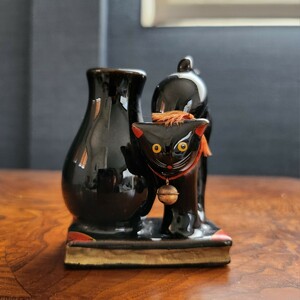 [戦前]　黒猫　置物　ペン立て　一輪挿し　猫　ネコ　陶器　金彩　鈴付き　昭和初期　昭和レトロ　アンティーク　