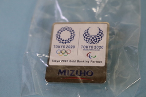 非売品　MIZUHO　東京オリンピック　パラリンピック　記念バッジ　　即決価格.