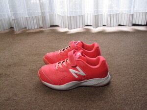 キッズ21cm NB New Balance ニューバランス NB696 スニーカー マジックテープ開閉 使用少ないキレイ キャンプ アウトドア