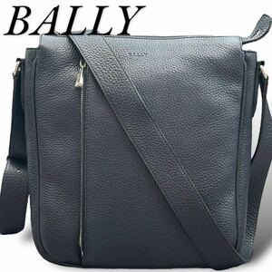 ■極美品 近年モデル■BALLY バリー ショルダーバッグ サコッシュ 斜め掛け クロスボディ 型押し ロゴ メンズ ビジネス A4 レザー 革 紺色