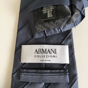 ARMANI COLLEZIONI（アルマーニコレツォーニ）黒紺ストライプネクタイ