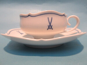 お年玉 MEISSEN Cup＆Saucer White＆Blue Cup径90×高50×長115㎜Saucer170×高30㎜ 新品未使用 新年も美し器で一杯のcoffee気分転換