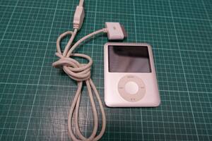 ★☆ipod nano 第三世代4ＧＢ　中古稼働品　本体＋ケーブル☆★