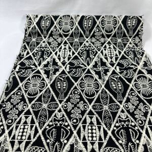 刺繍・中厚.リネン生地・幅135ｃｍ×50ｃｍ・黒地