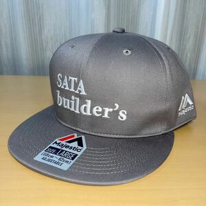 佐田ビルダーズ キャップ グレー×白 CAP ひとり芝居6 バッドボーイズ SATAbuilder