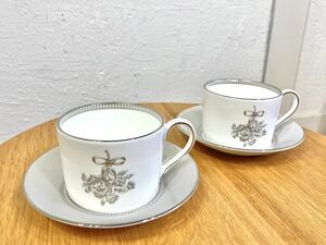 ■WEDGWOOD ウェッジウッド ウィンターホワイト カップ＆ソーサー/ヒイラギ 2客セット ティーカップ 英国王室御用達 磁器 食器 ギフト■