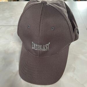 【中古品】キャップ帽子　EVERLAST Cap ロゴ グレー　S