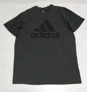 ☆adidas.comサイズXLゴルフ半袖Tシャツ 洗濯済スポーツBIGロゴPERFORMANCEウェアTEEダークGLAYグレイ フアッション ティー アディダスGOLF