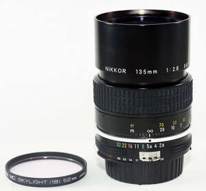 美品 Nikon Ai NIKKOR 135mm f2.8 マニアルフォーカス 交換レンズ　明るい中望遠　ポートレート撮影に最適　デジカメで高解像の画像