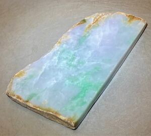 ミャンマー産天然本翡翠原石300g2面カット磨き済み［JADEITE］綺麗^ ^