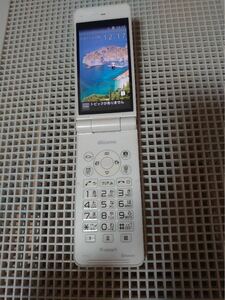 美品 P-01J ホワイト docomo panasonic