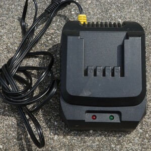 YAMAZEN 山善 充電器 BATTERY CHARGER 18V LBC-2AJ120A バッテリー 通電確認済