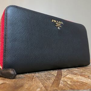 一円　美品　 PRADA プラダ　 ラウンドファスナー　 長財布　 レザー　 サフィアーノレザー　 男 小銭入れ　 黒　 ブラック　レッド