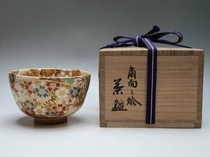 【青宝】052702真葛香斎作　扇面之絵　茶碗　金彩色絵　在銘　共箱　茶道具　（2703963-1/290）