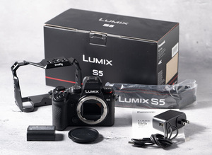 Panasonic LUMIX S5 パナソニック ルミックス ボディ 美品 （おまけ：ケージ付き）