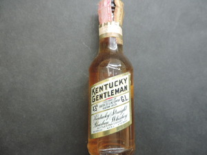 ★ＫＥＮＴＵＣＫＹ　ＧＥＮＴＬＥＭＡＮ★　　バーボンウイスキー　　１/１０ＰＩＮＴ　　４３％　　ミニボトル・古酒