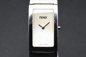 FENDI Ref:3250L フェンディ スクエア バングルウォッチ シェル文字盤 2針 クォーツ 腕時計 ■28637