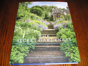 洋書・The Secret Gardens 英国の庭園・25のプライベート庭園の精選集